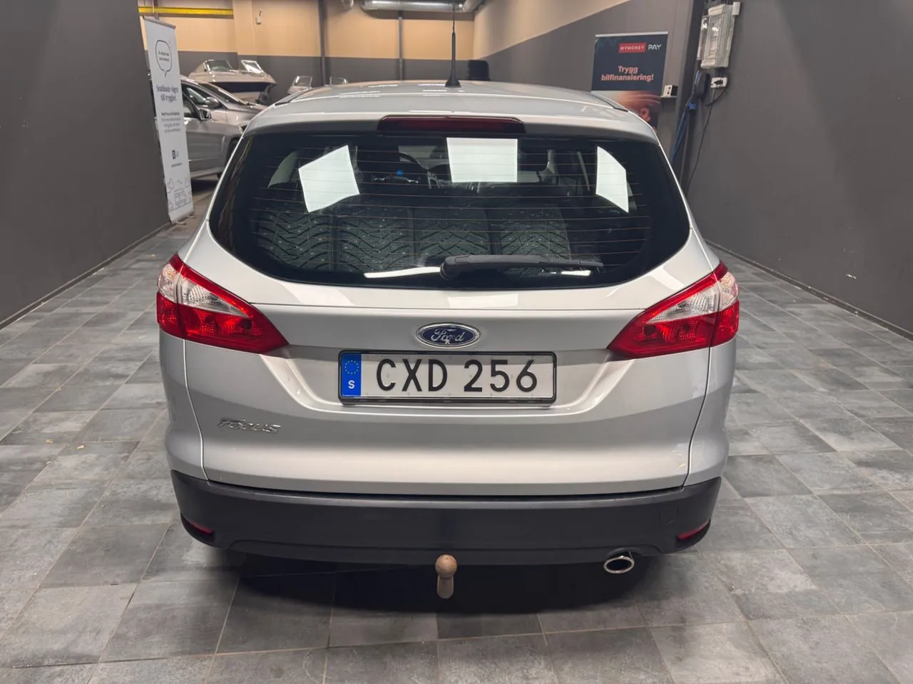 Vehicle image 6