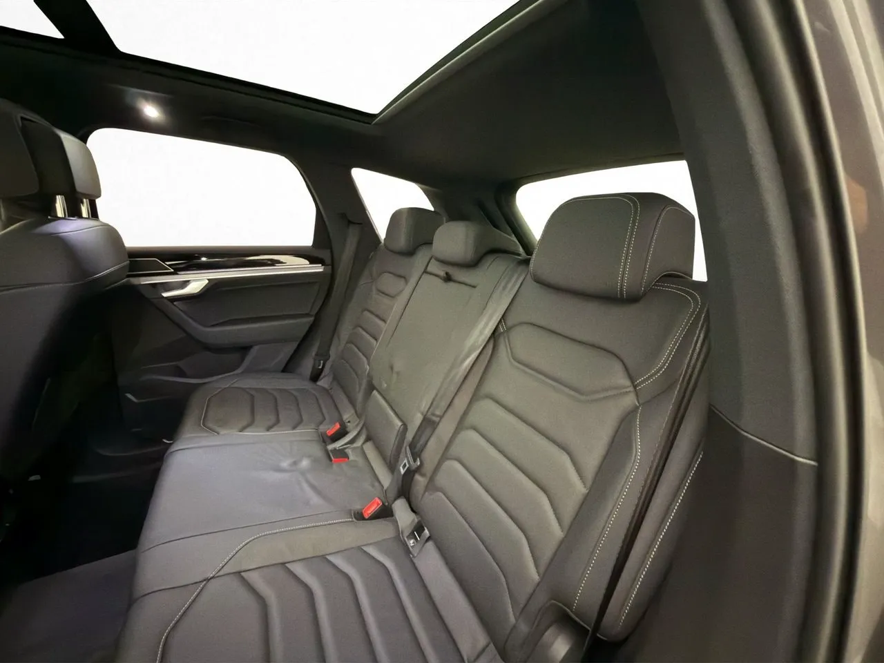 Vehicle image 32