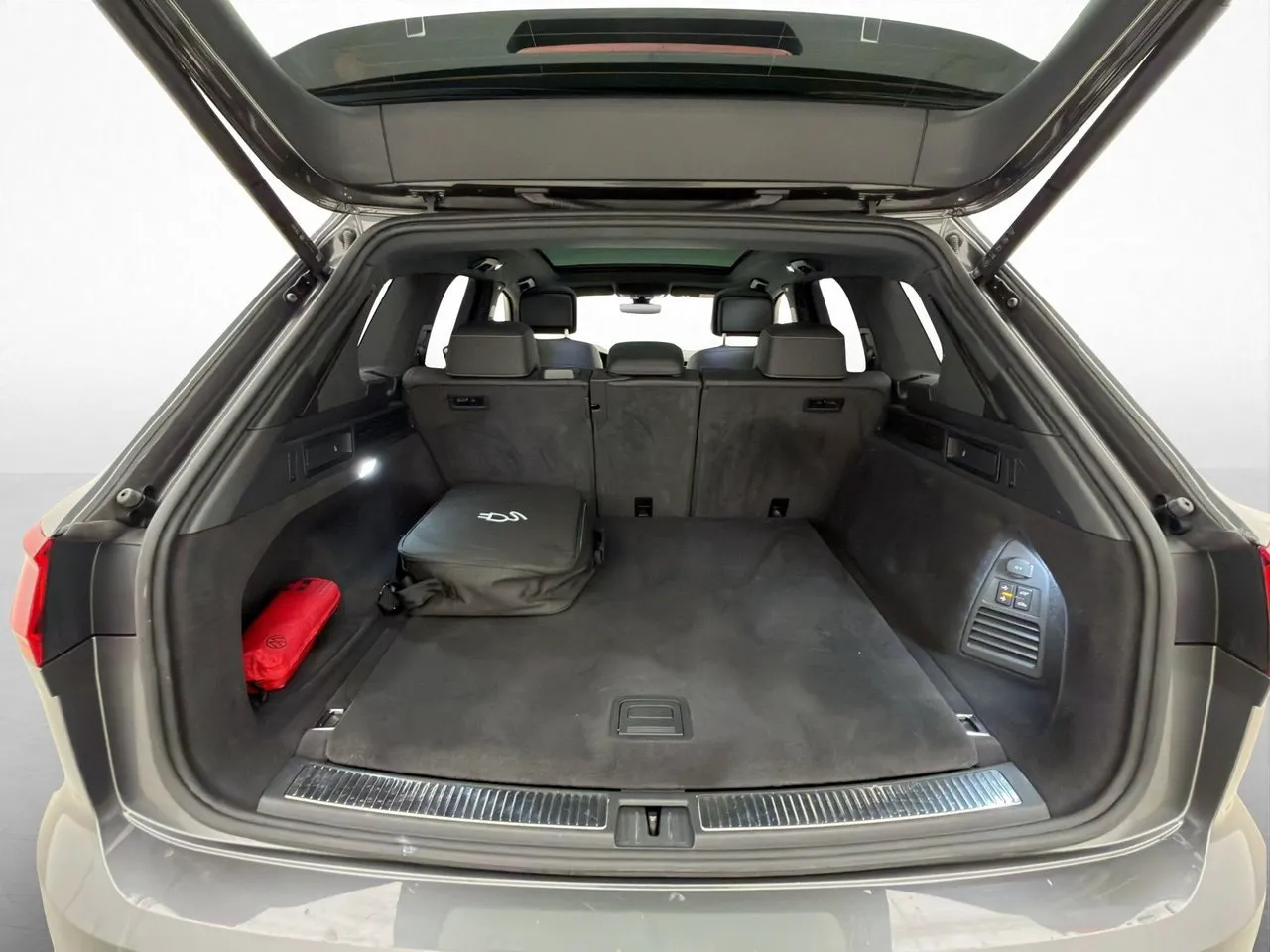Vehicle image 33