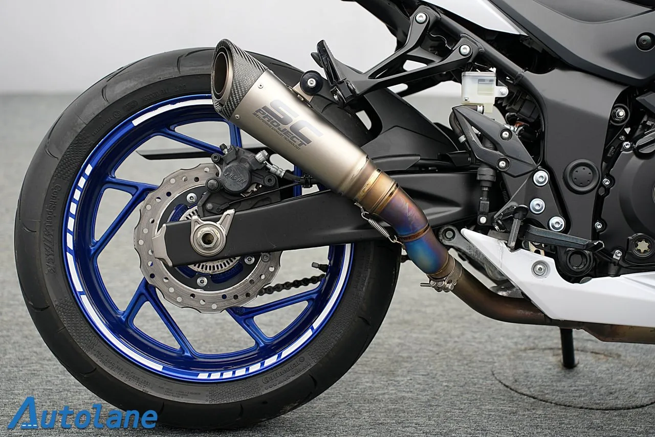 Vehicle image 9