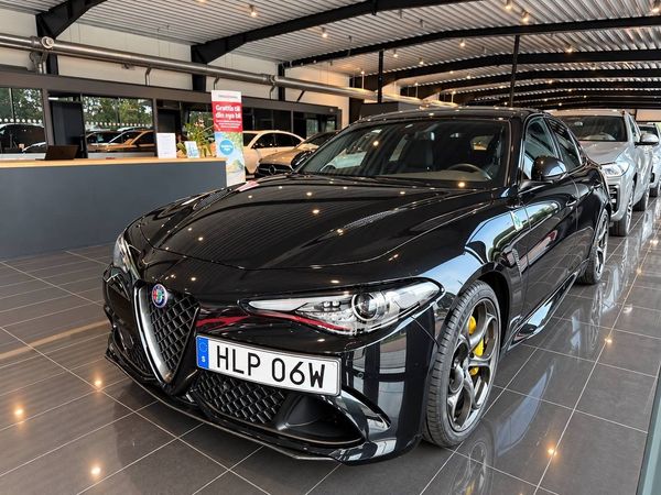 Alfa Romeo Giulia Quadrifoglio Quadrifoglio 2,9L V6 Biturbo 510hk*1 Ägare*Toppskick - 2022