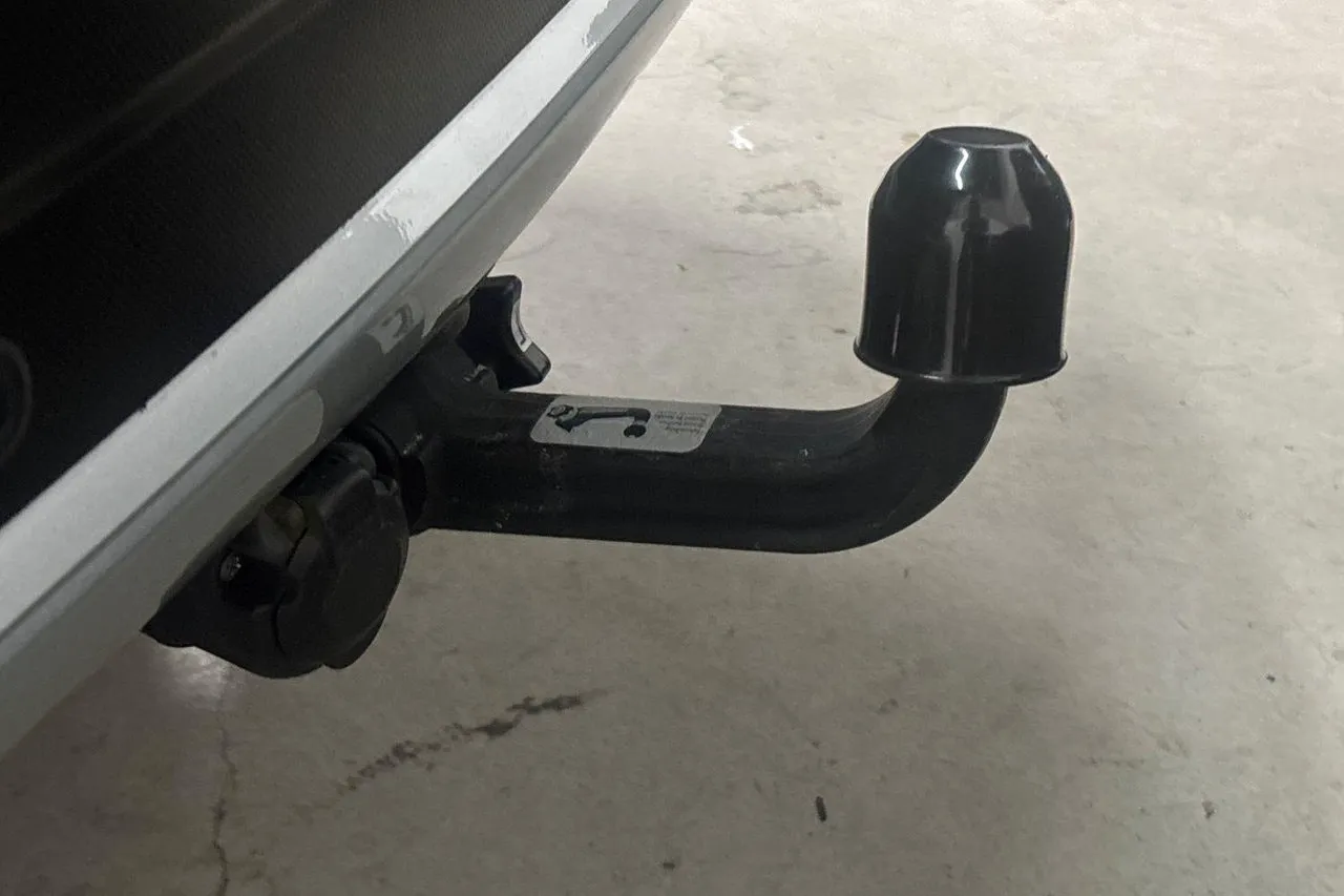 Vehicle image 32