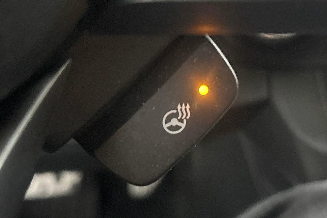 Vehicle image 28
