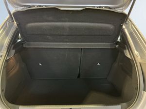 Peugeot 208 bild 12