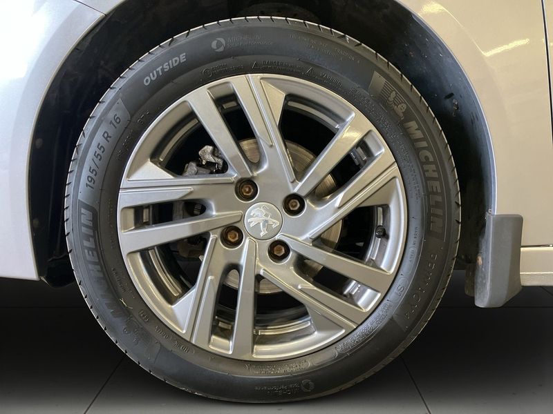 Peugeot 208 bild 14