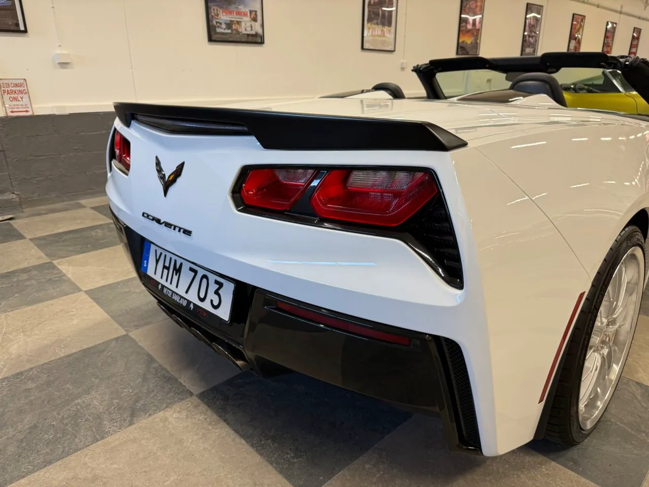 Vehicle image 19