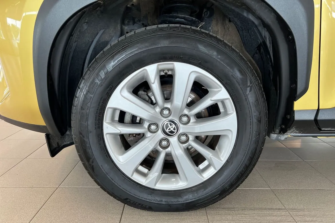 Vehicle image 14