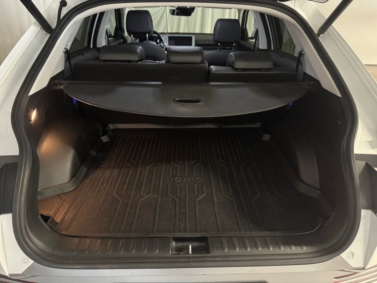 Vehicle image 16
