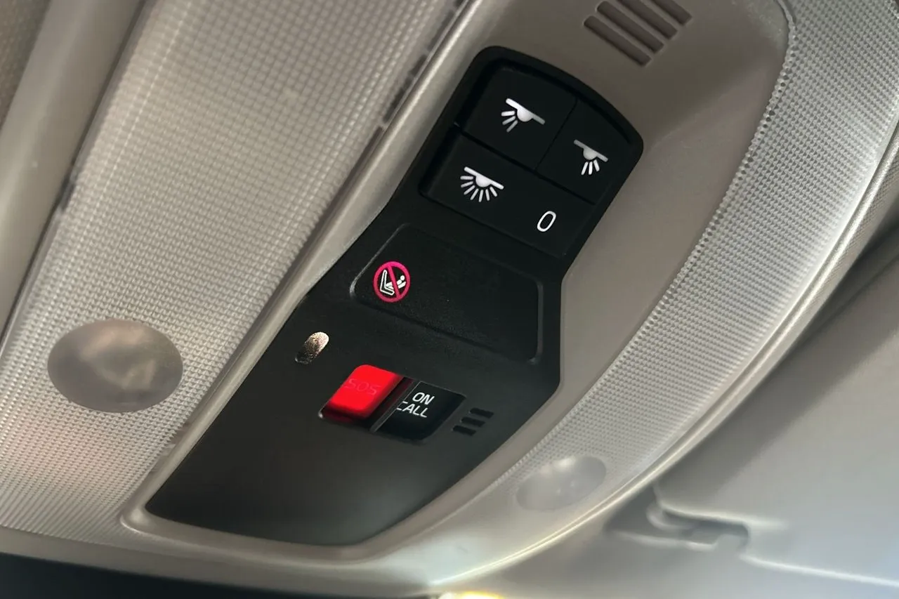 Vehicle image 32