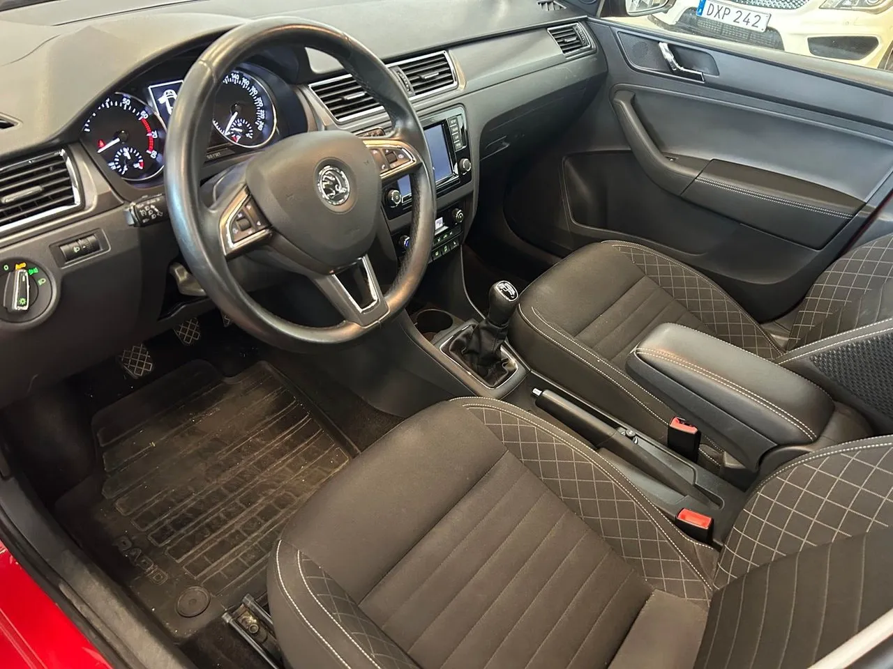 Vehicle image 10