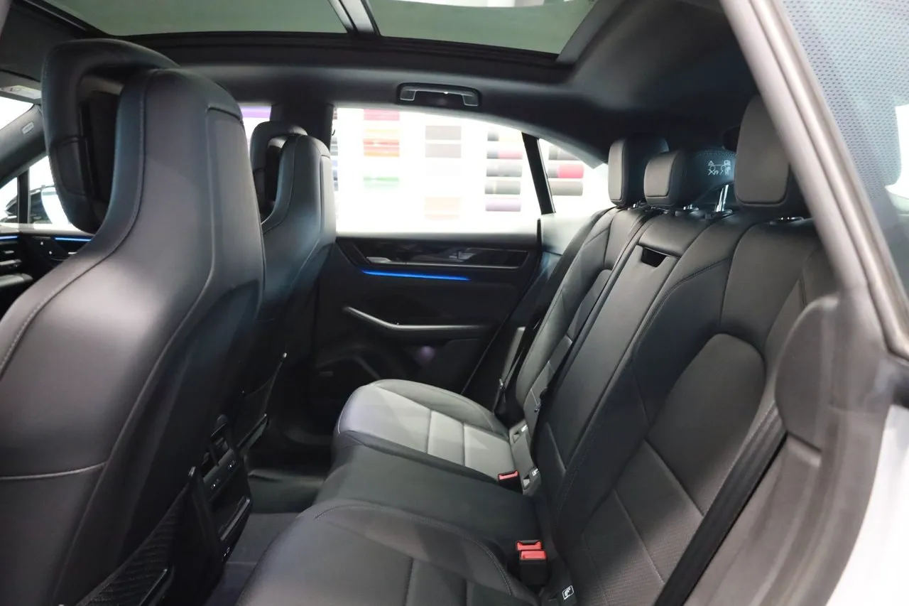Vehicle image 20