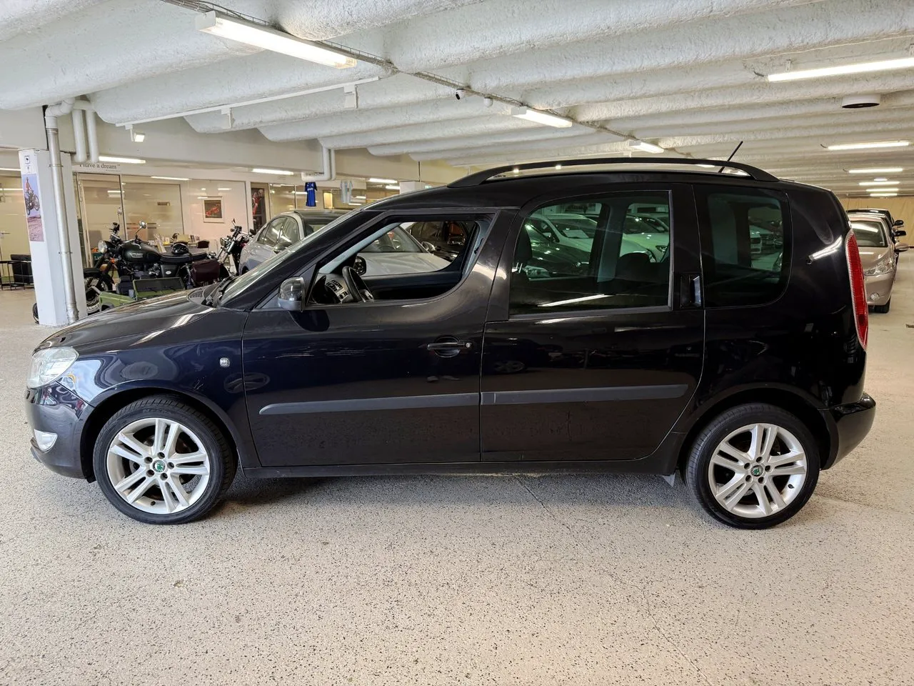 Vehicle image 5