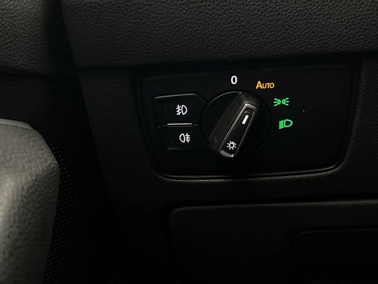Vehicle image 28