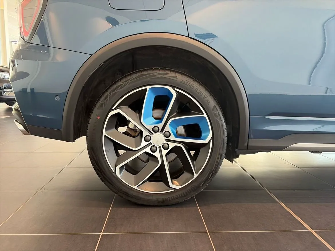 Vehicle image 20