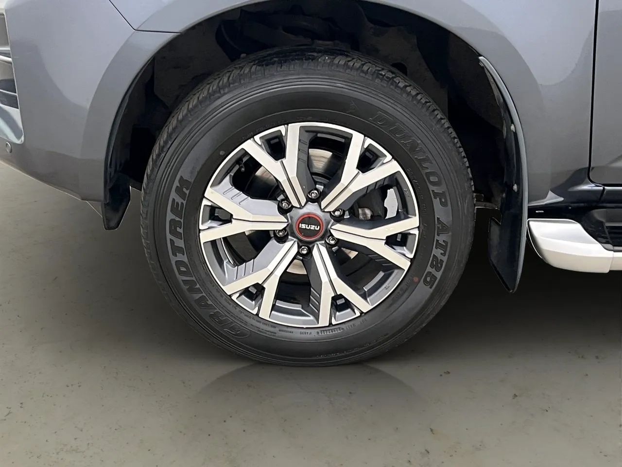 Vehicle image 32