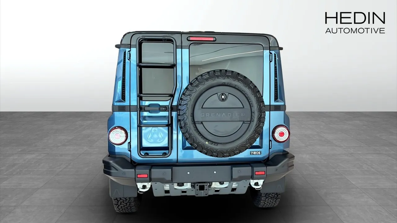 Vehicle image 6