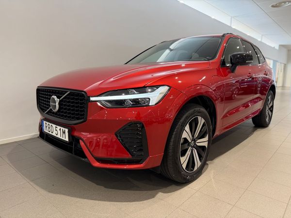 Volvo XC60 T6 Plus Dark / Backkamera / Elektriskt säte / Panoramatak / 10 000kr tillbehör / - 2025