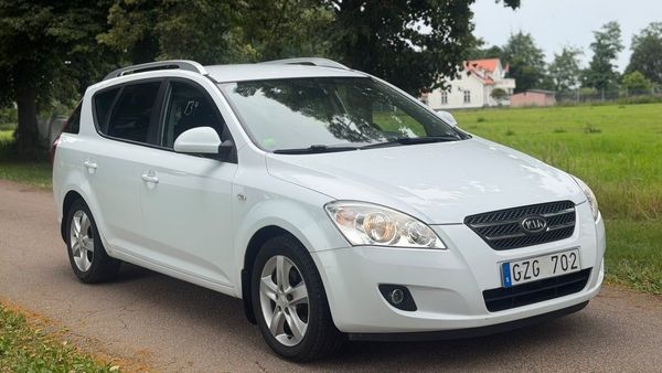 Kia Cee´d cee'd_sw 1.6 CRDi EX Euro 4. Svensksåld, Dragkork, Ny - 2009