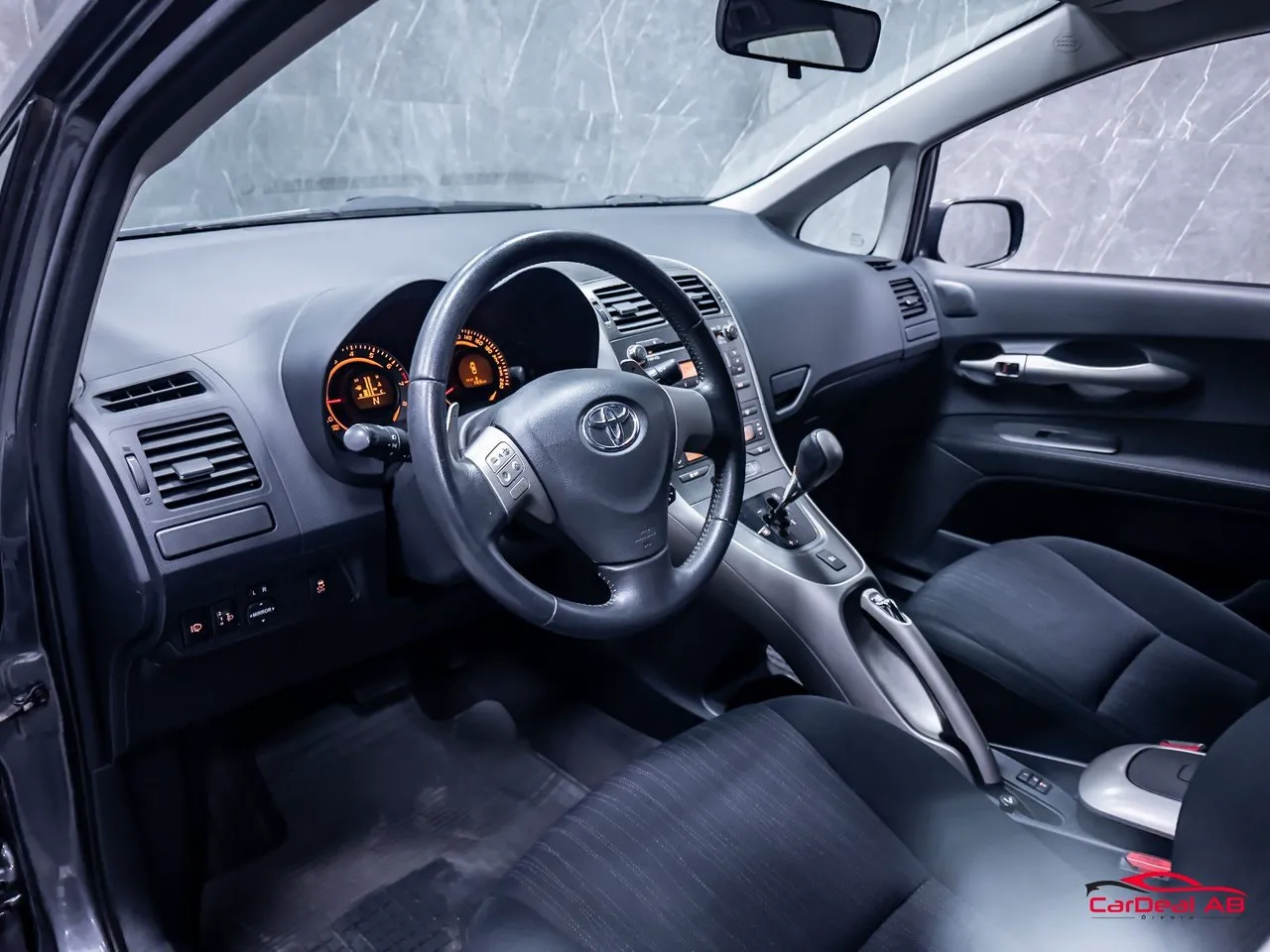 Vehicle image 10