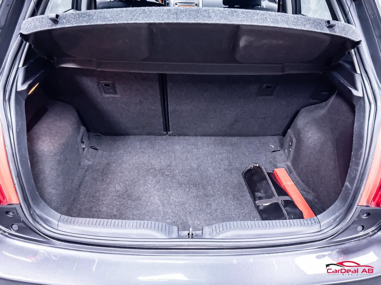 Vehicle image 16
