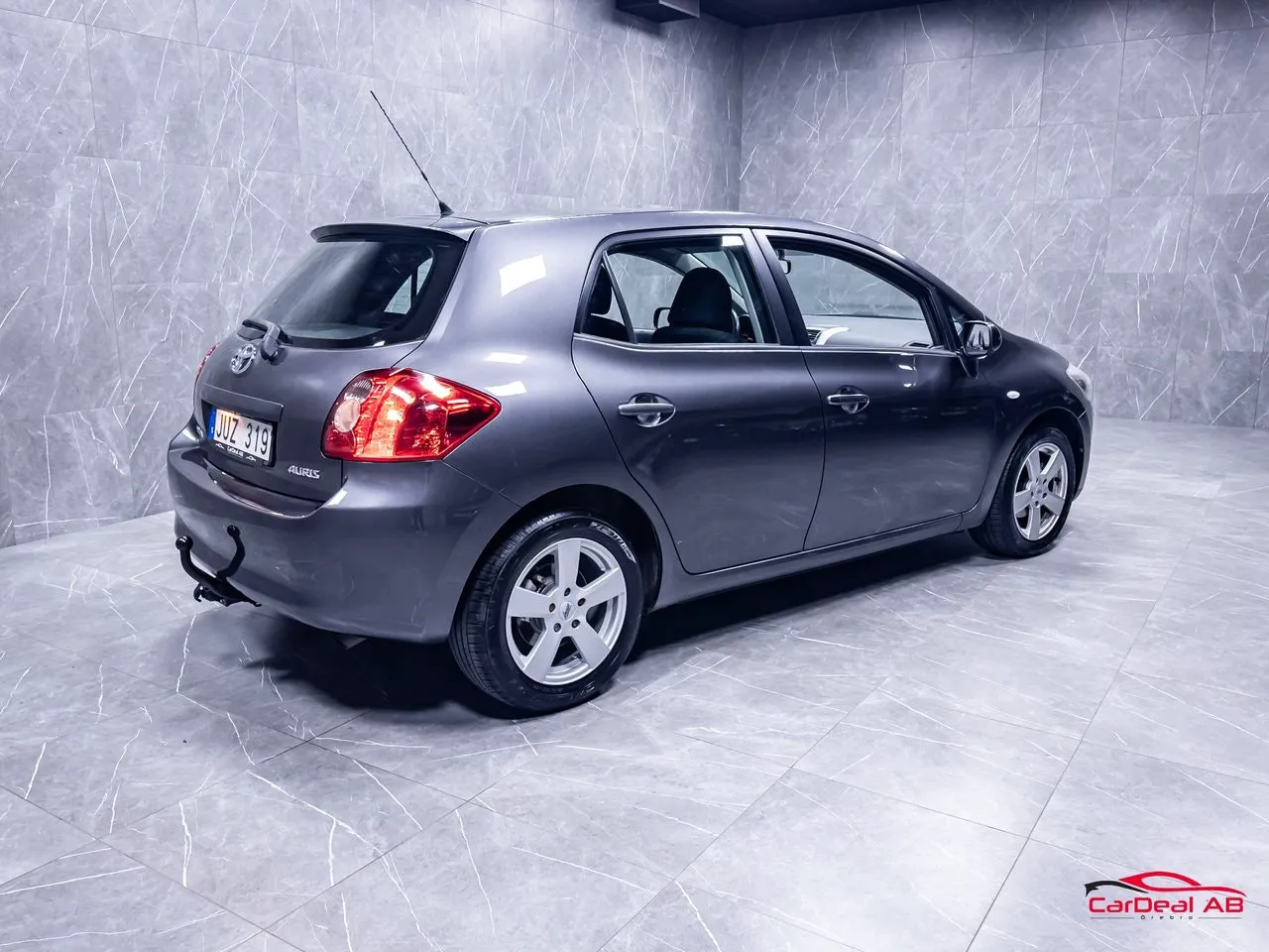 Vehicle image 6