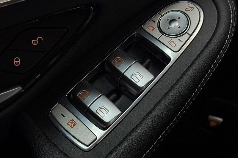 Mercedes GLC300 bild 32