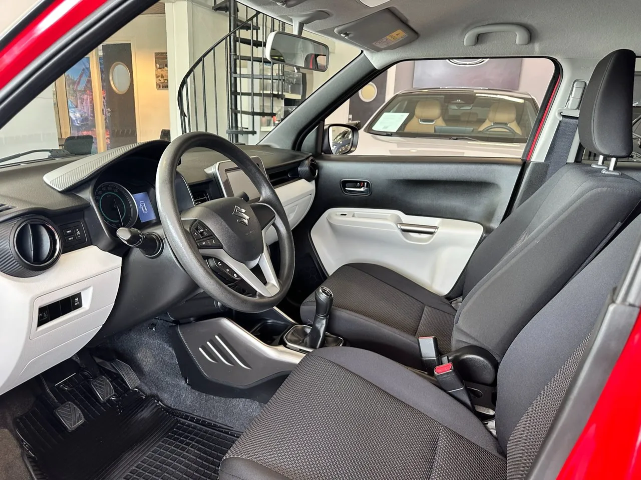 Vehicle image 6