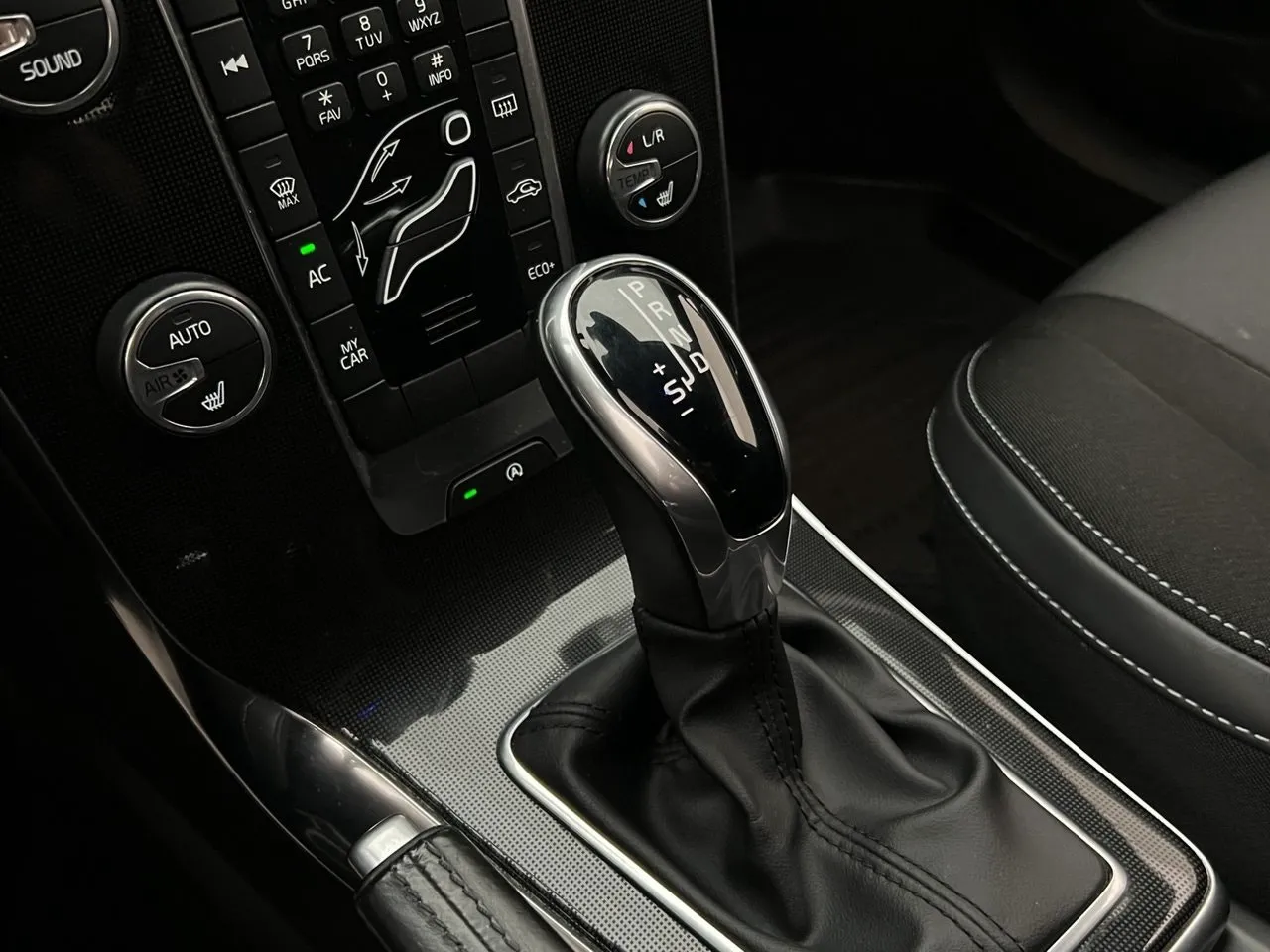 Vehicle image 24