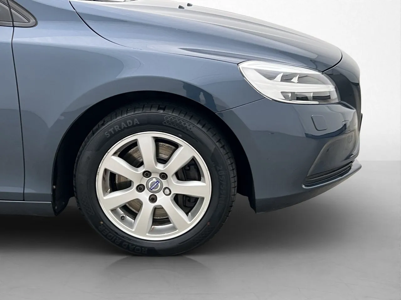 Vehicle image 30
