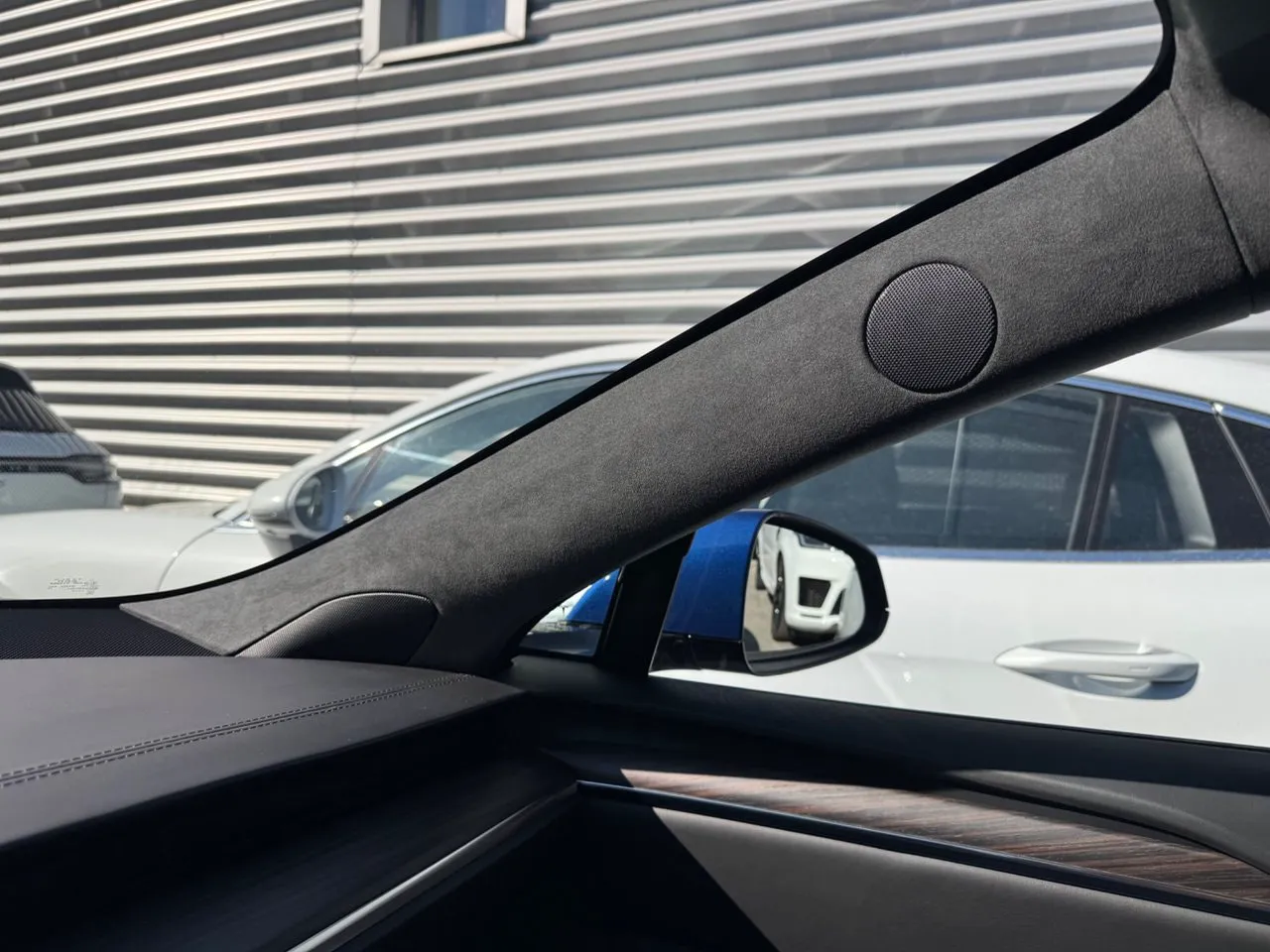 Vehicle image 21