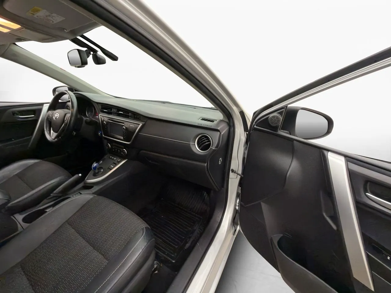 Vehicle image 14