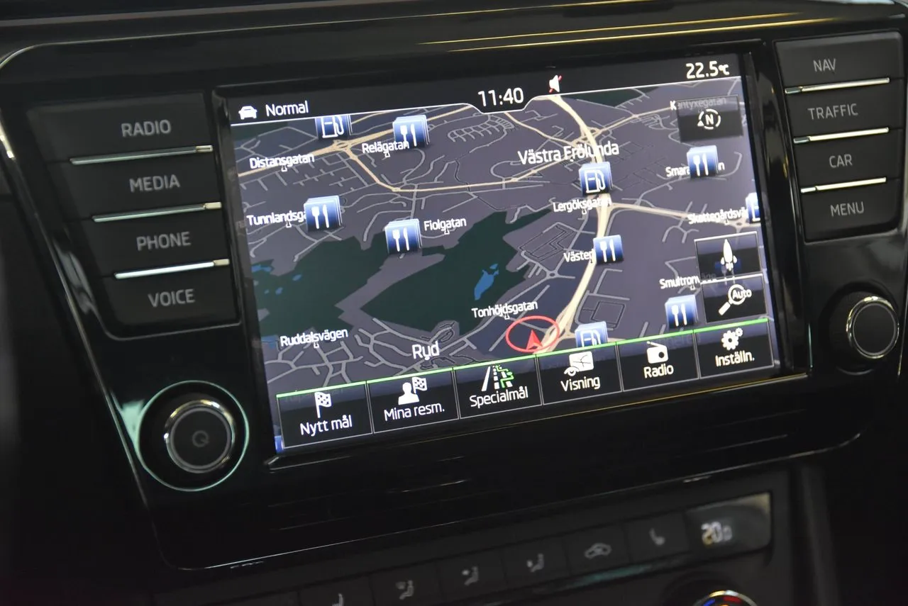 Vehicle image 18