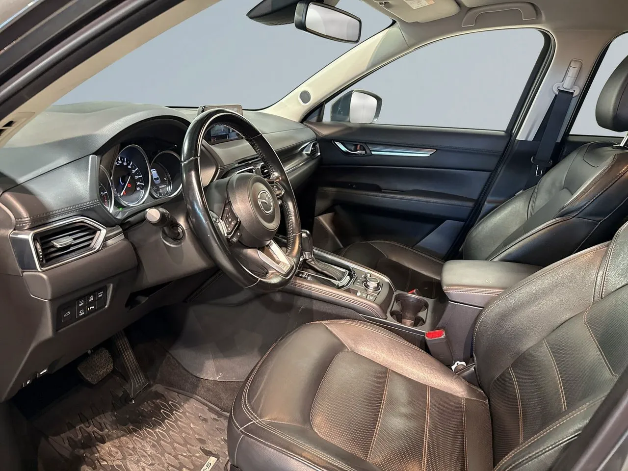 Vehicle image 6