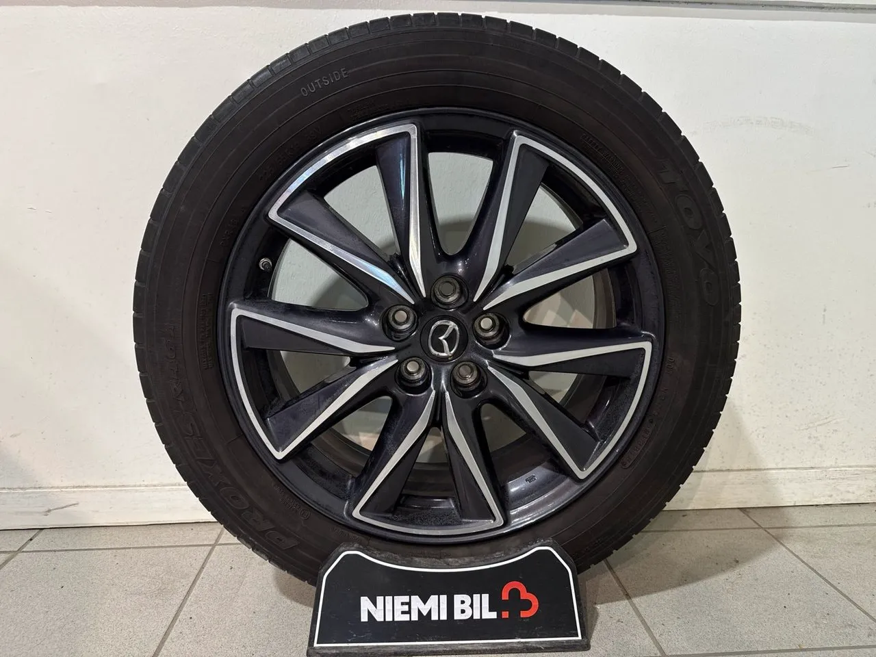 Vehicle image 16