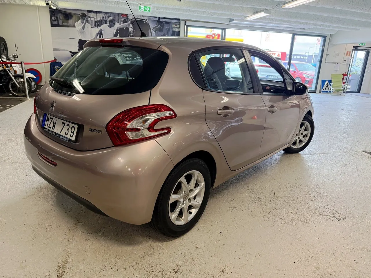 Vehicle image 3