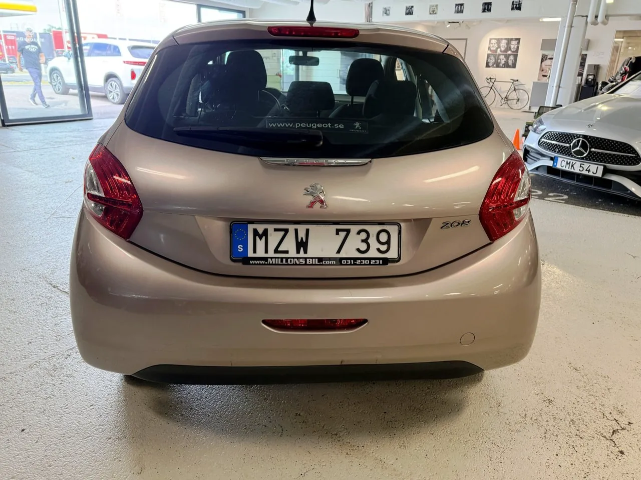 Vehicle image 7