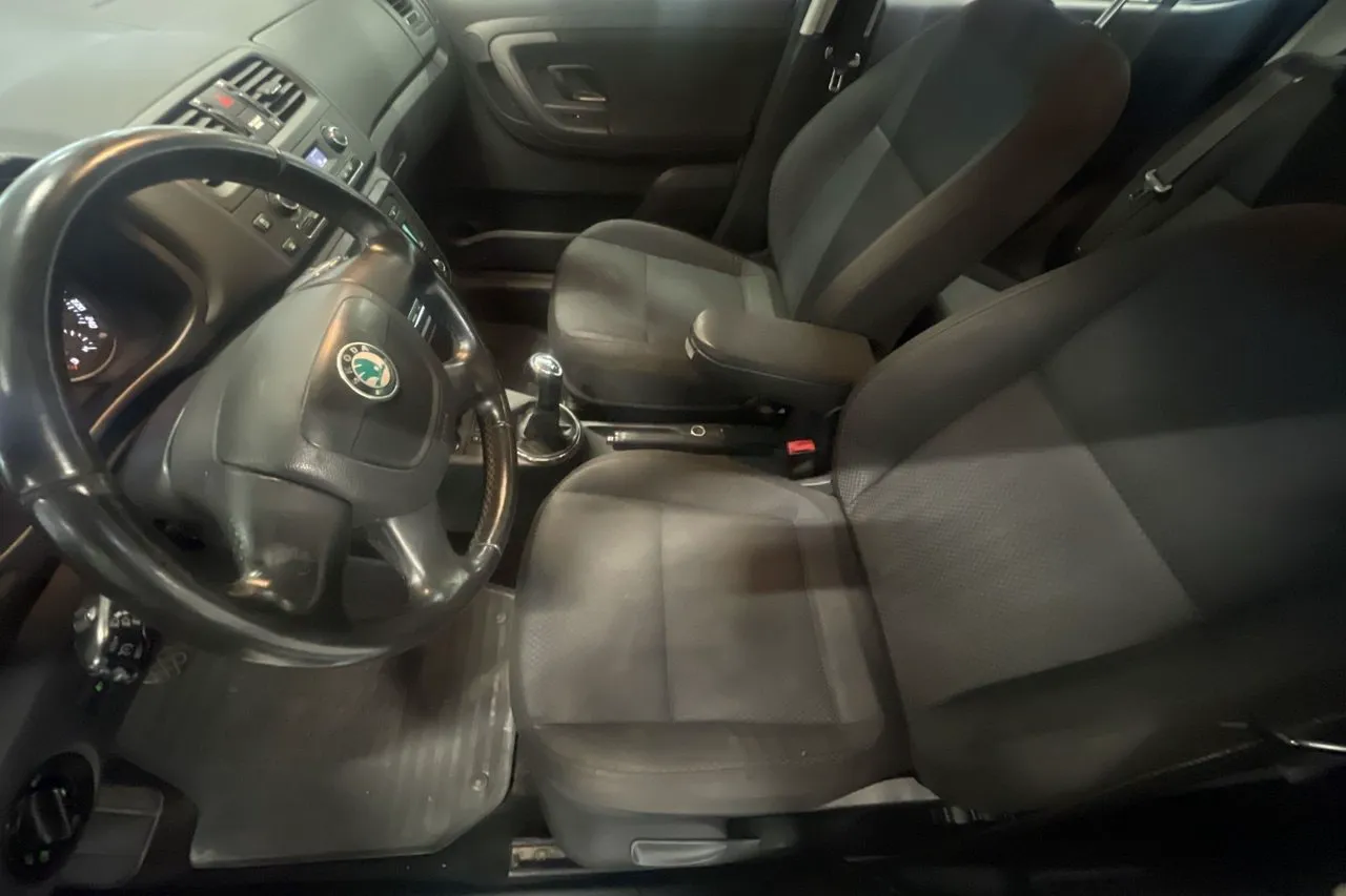 Vehicle image 6