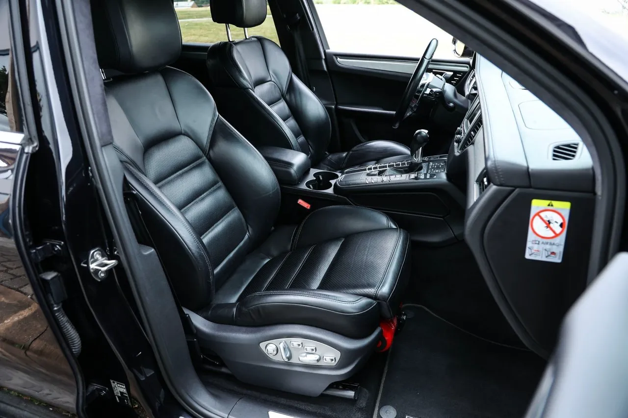 Vehicle image 18