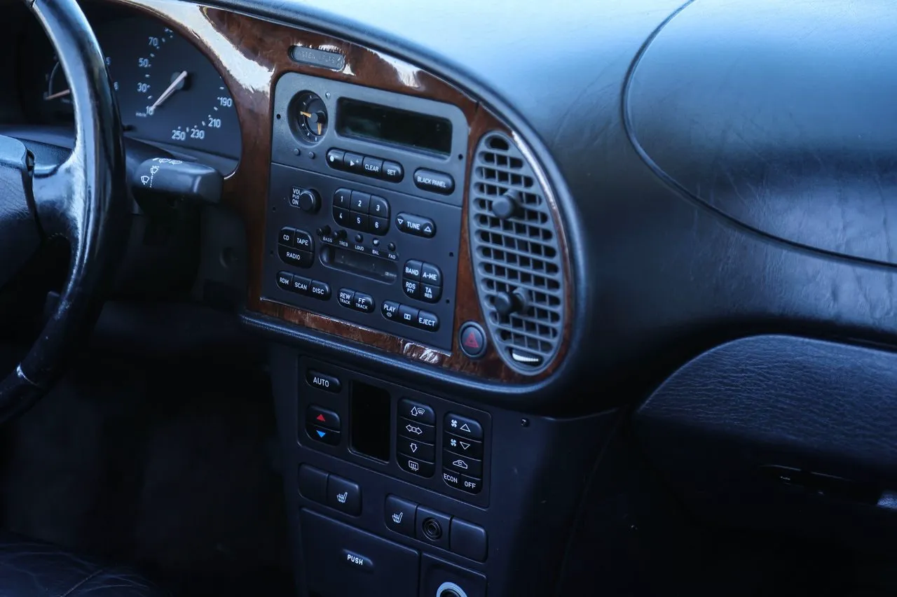 Vehicle image 14
