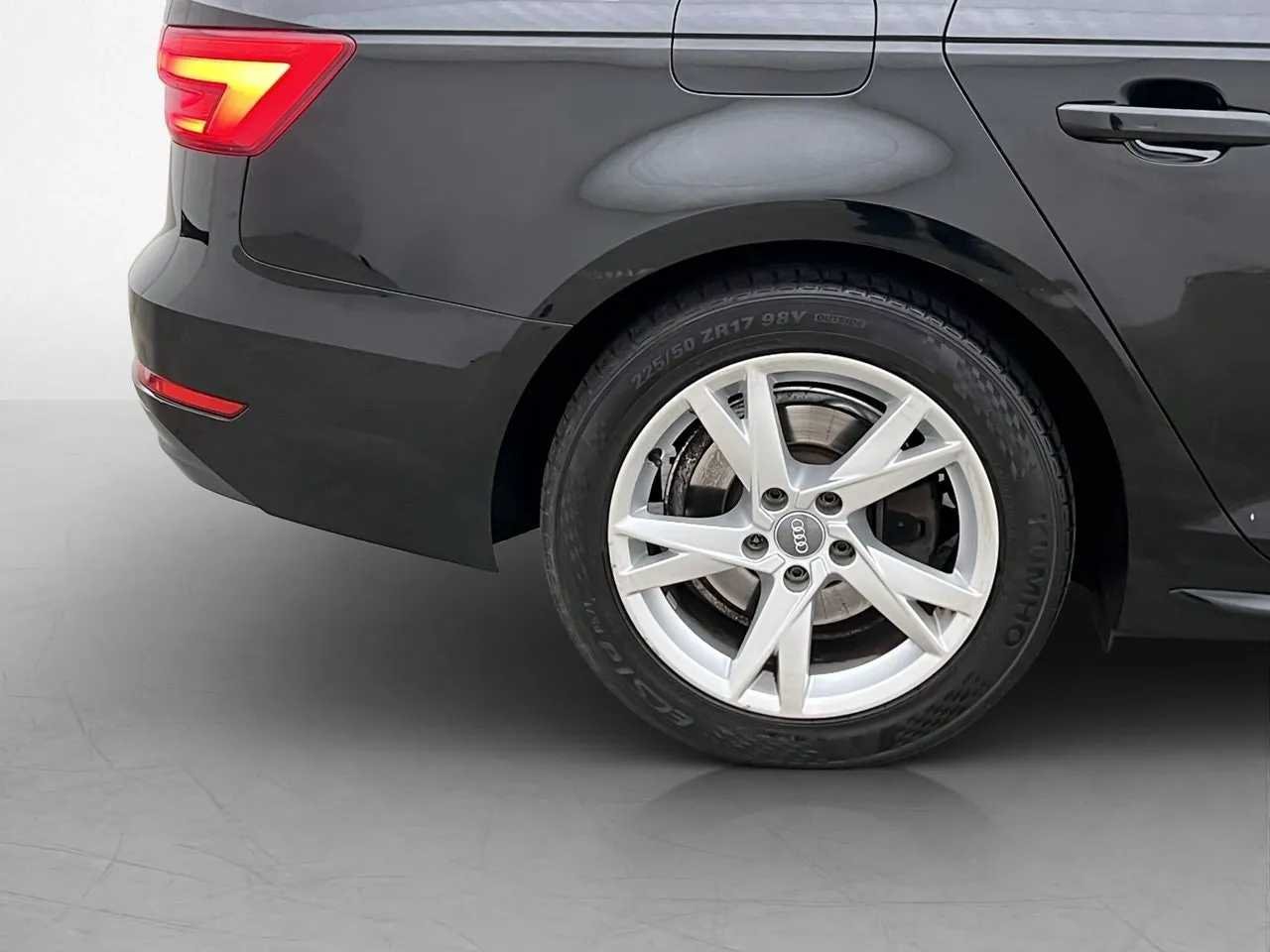 Vehicle image 30
