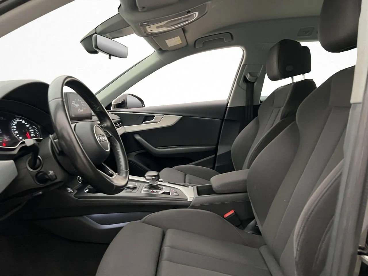 Vehicle image 16