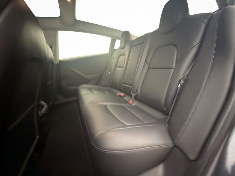 Tesla Model 3 bild 15