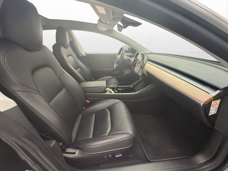Tesla Model 3 bild 14