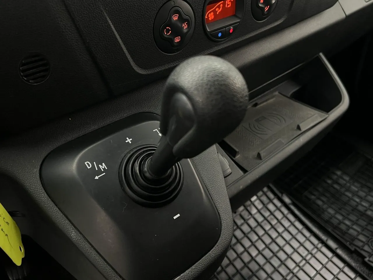 Vehicle image 27