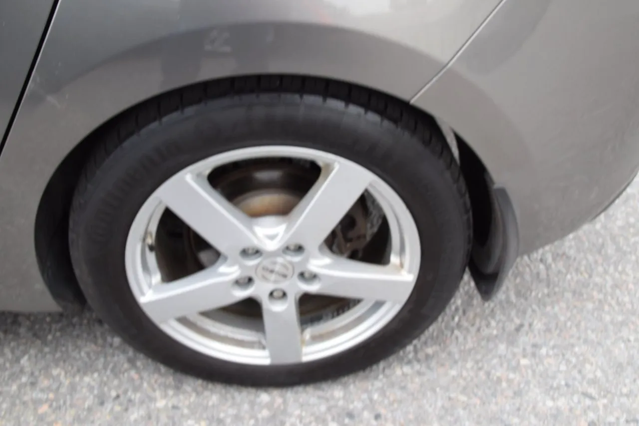 Vehicle image 20