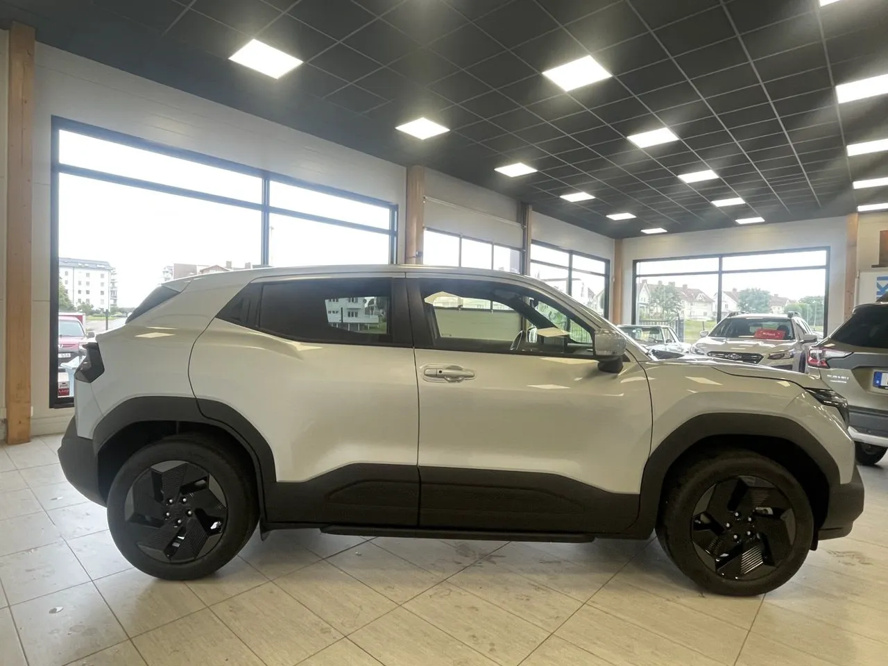 Vehicle image 3
