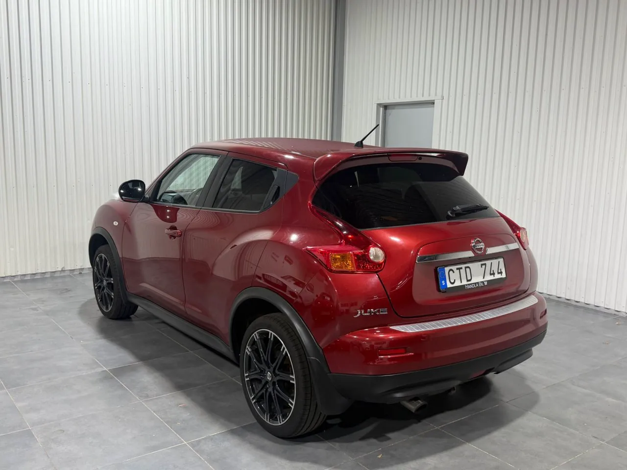 Vehicle image 7