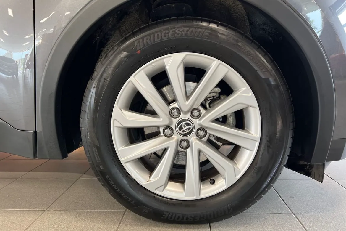 Vehicle image 16