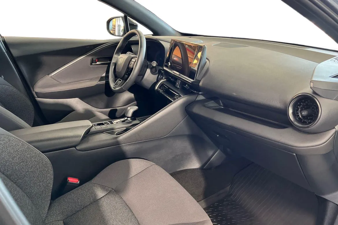 Vehicle image 6