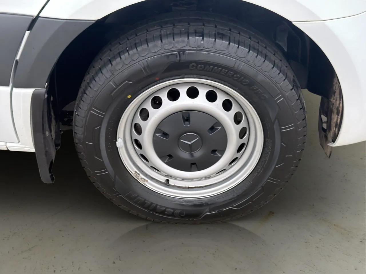 Vehicle image 28